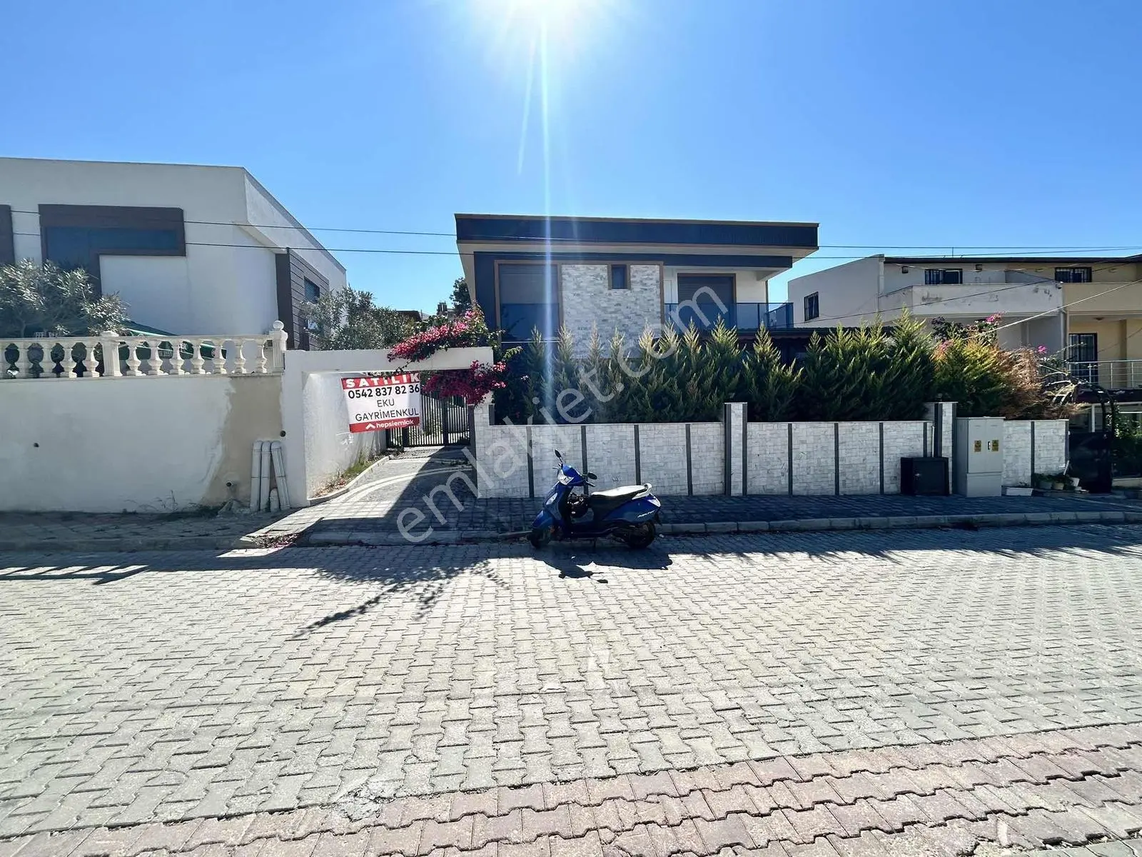 Kuşadası Kadınlar Denizinde Merkeze Yakın Satılık 5+1 Villa