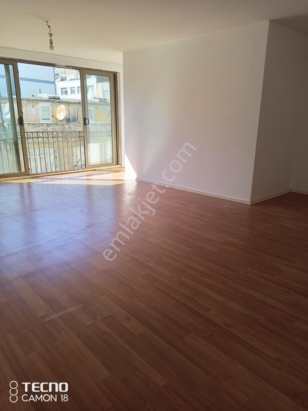 Acil Satılık Bu Fiyata Böyle Daire Yok 130 M2 3+1 Geniş Daire