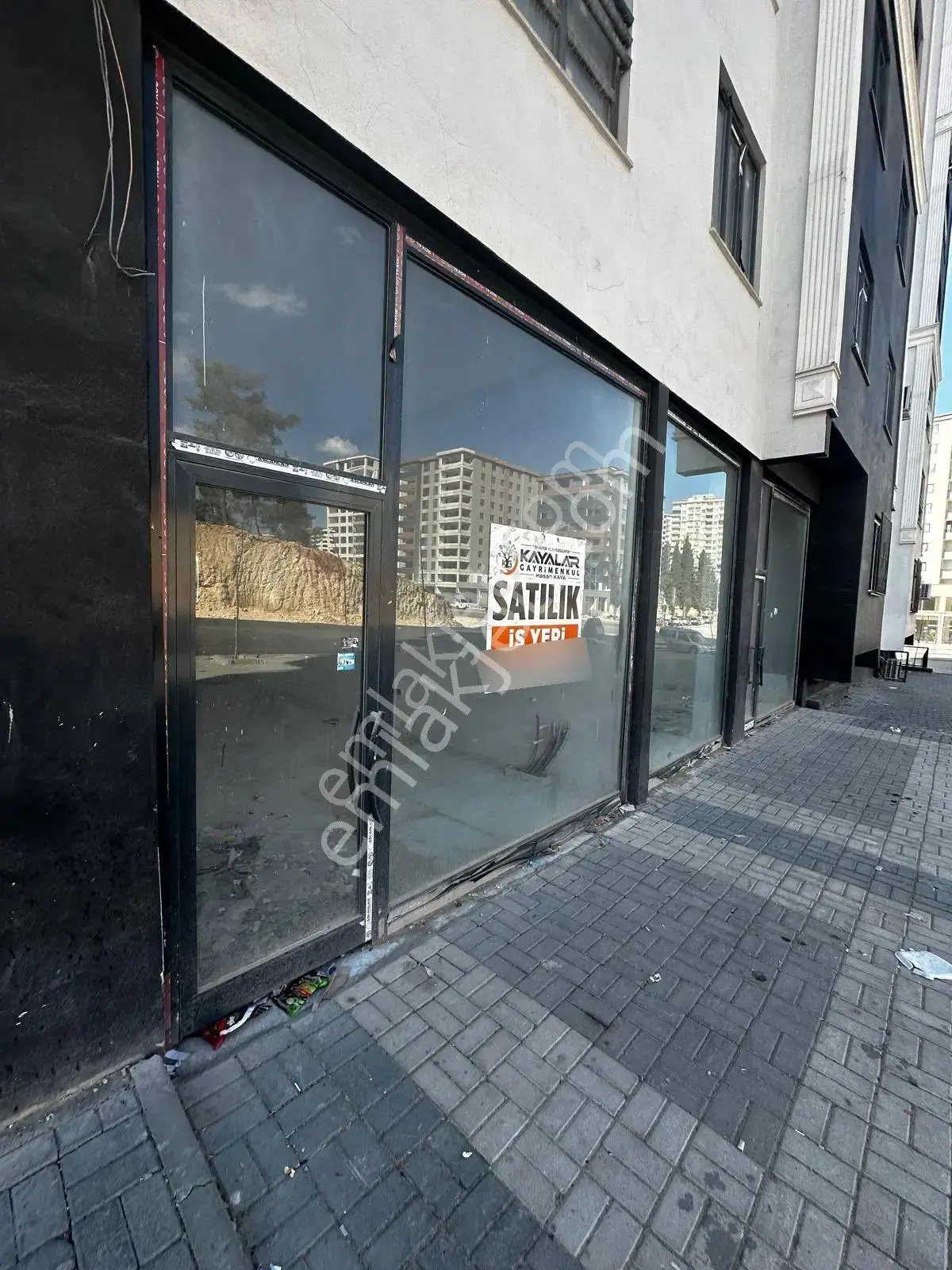 Seyrantepe'De Ana Cadde Üzerinde 77 M² Fırın Ruhsatlı Satılık Dükkan, Yüksek Tra...