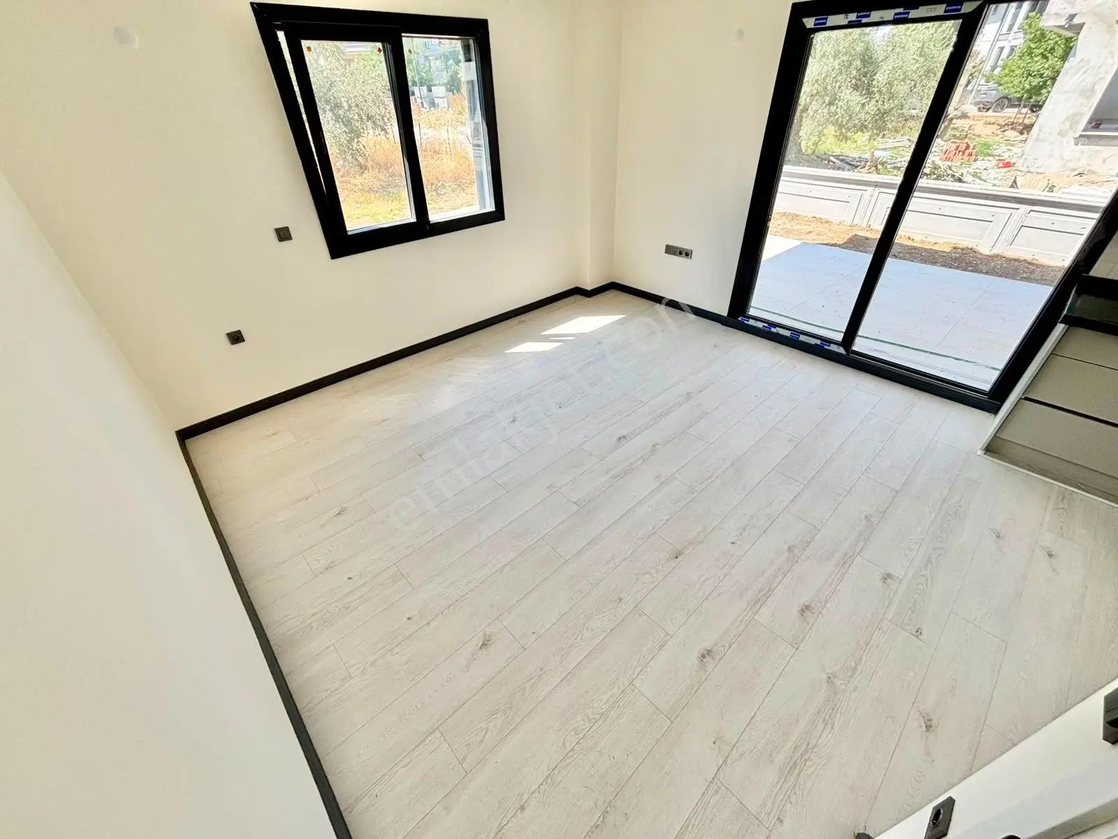 ꧁ay Emlaktan꧂küçükkuyu'da Kazdağlarının Eteklerinde Bahçe Kullanımlı Müstakil Tadında 2+1 Lüx Daire — fotoğraf 14