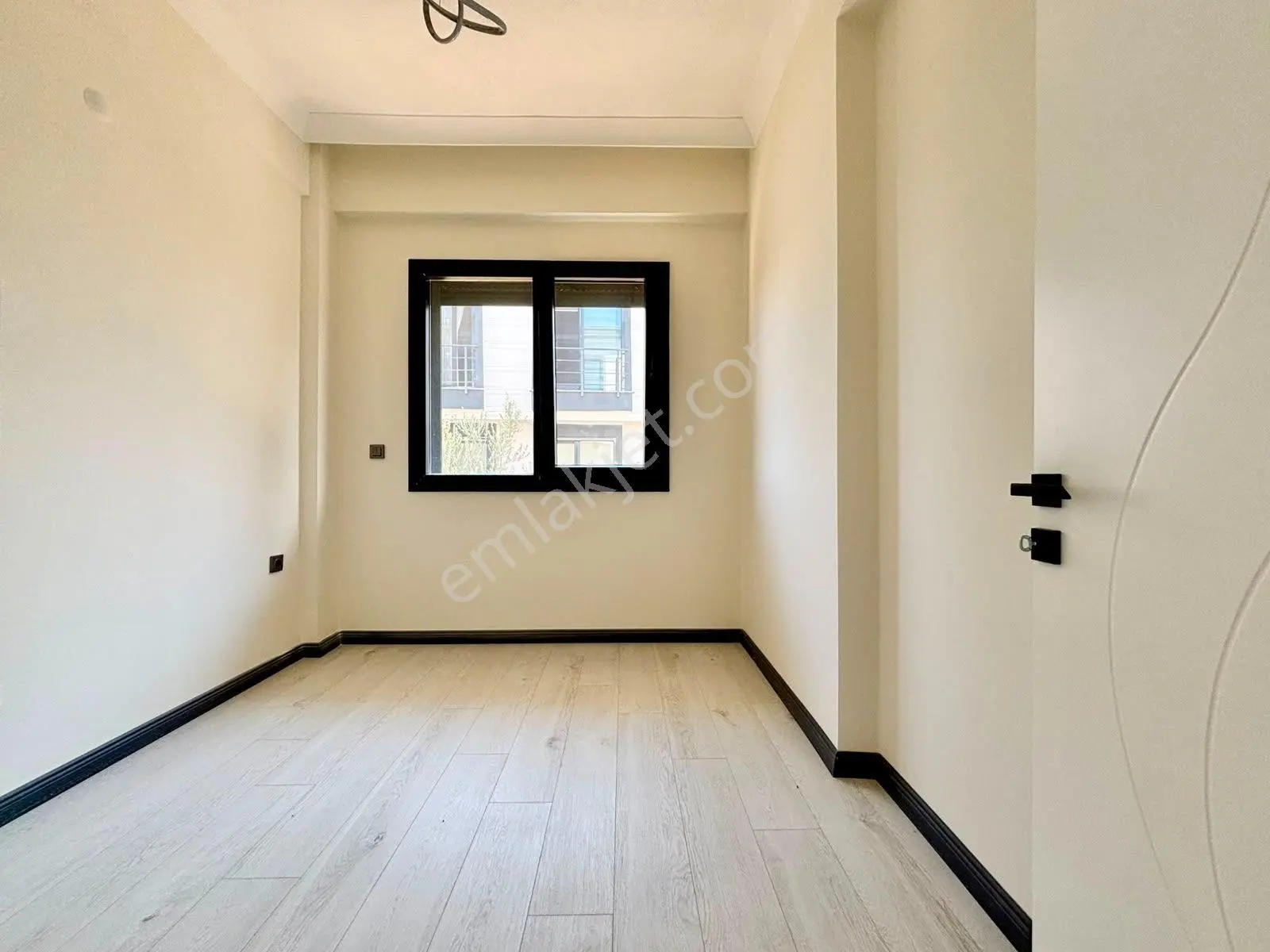 ꧁ay Emlaktan꧂küçükkuyu'da Kazdağlarının Eteklerinde Bahçe Kullanımlı Müstakil Tadında 2+1 Lüx Daire — fotoğraf 24
