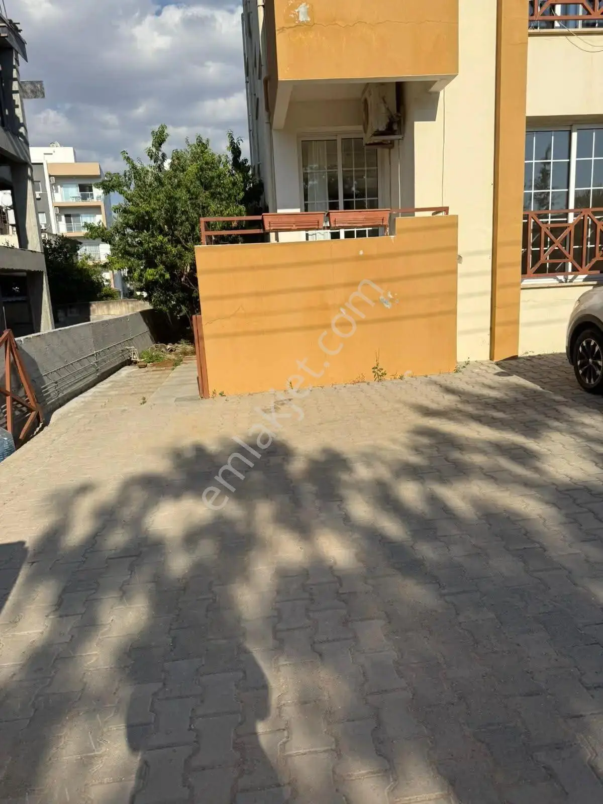 Gönyeli Girişi Satılık 3+1 Daire Türk Malı Zemin Kat