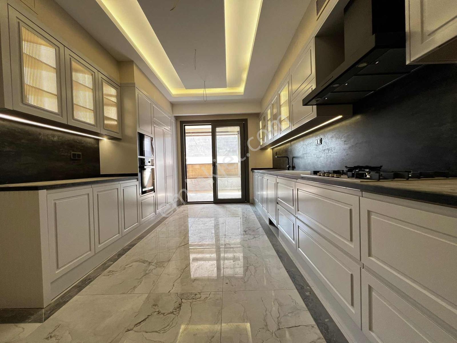 Cadde Maslakta 4+1 Ara Kat Prestijli Ve Konforlu Daire — fotoğraf 7