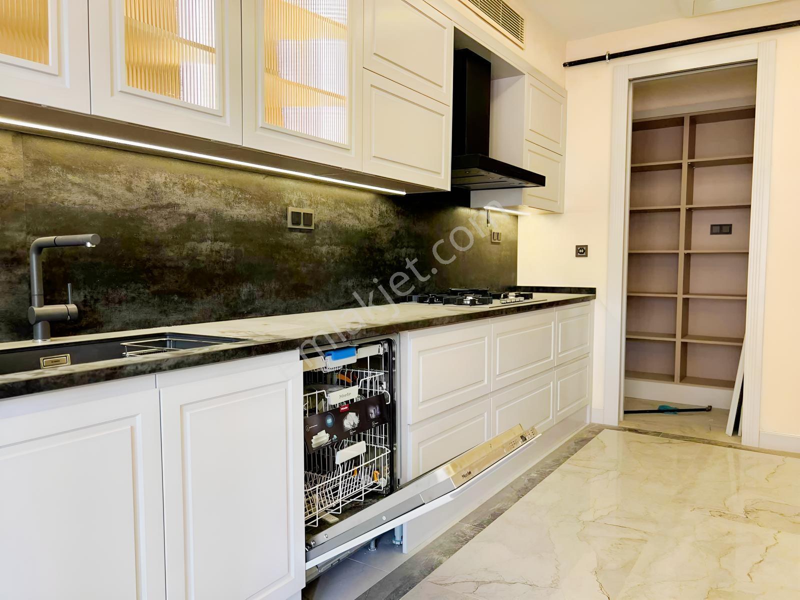Cadde Maslakta 4+1 Ara Kat Prestijli Ve Konforlu Daire — fotoğraf 10