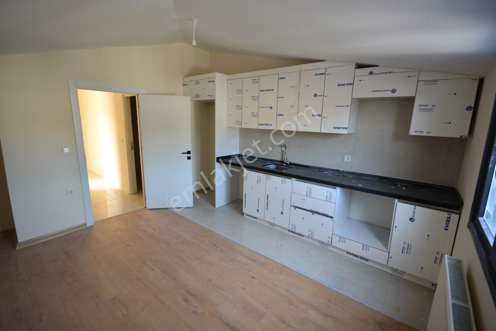 Satılık 4+1 Üst Dublek 120 M2 Cadde Üzerinde Daire Sıfır Daire