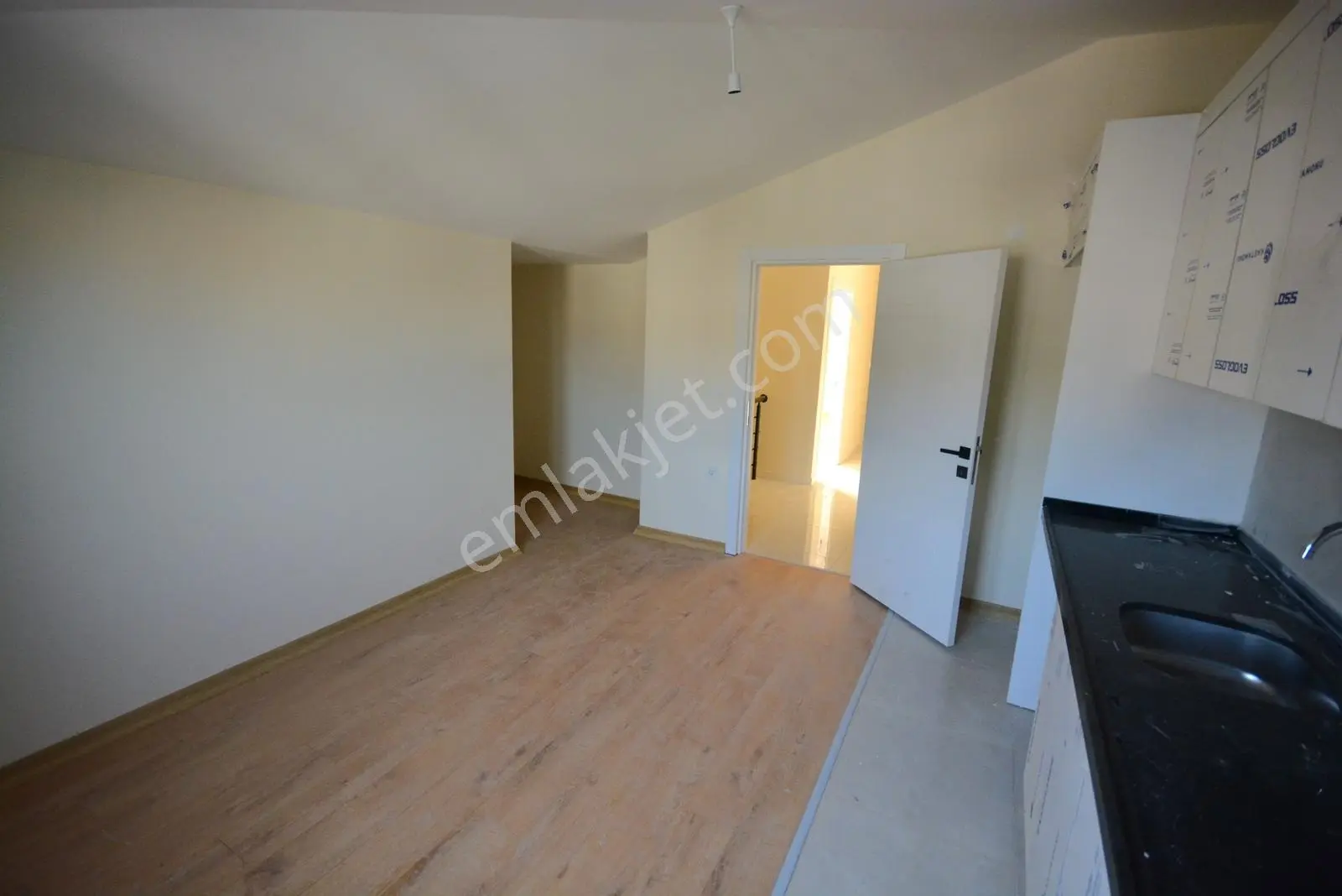 Satılık 4+1 Üst Dublek 120 M2 Cadde Üzerinde Daire Sıfır Daire — fotoğraf 3
