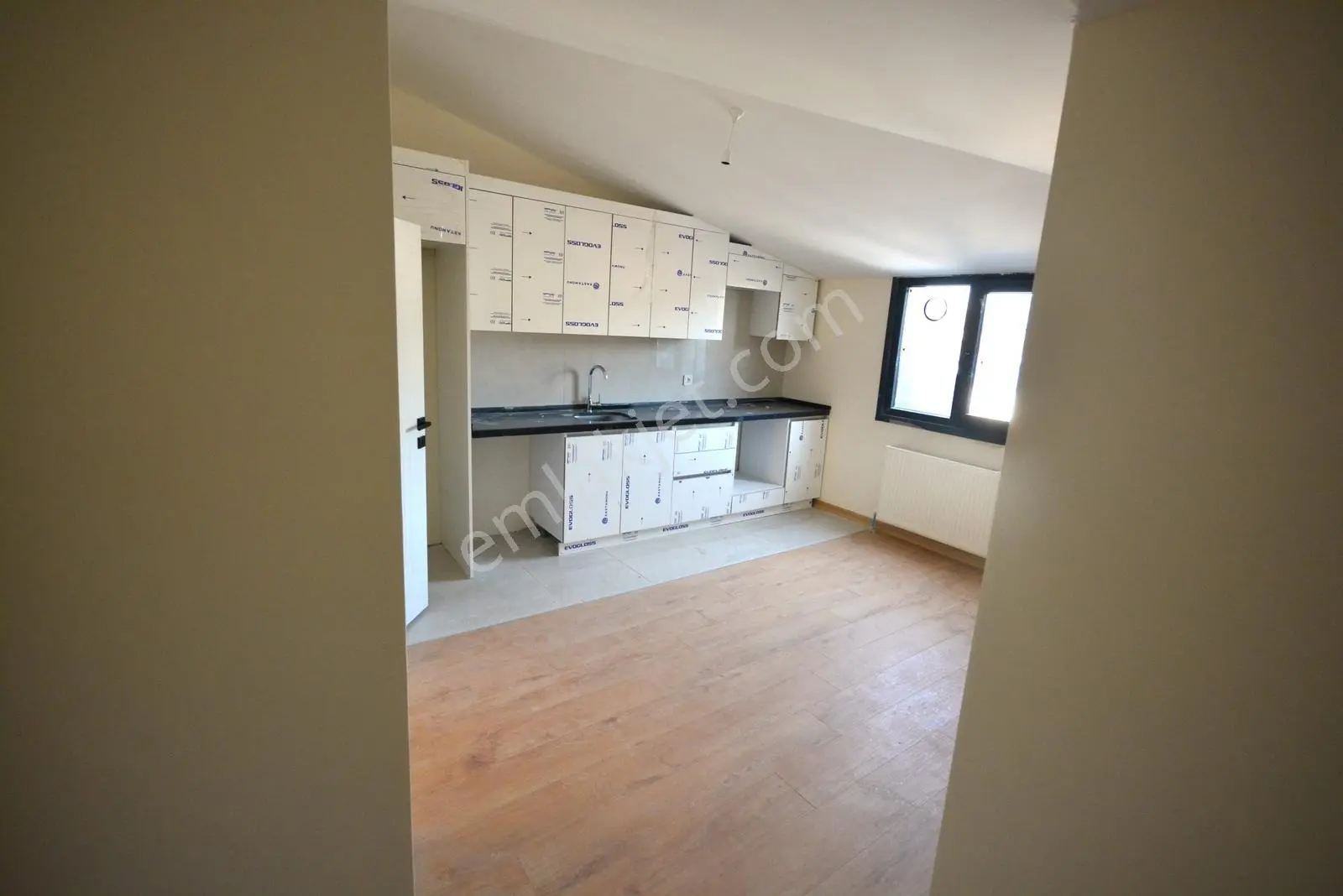 Satılık 4+1 Üst Dublek 120 M2 Cadde Üzerinde Daire Sıfır Daire — fotoğraf 4