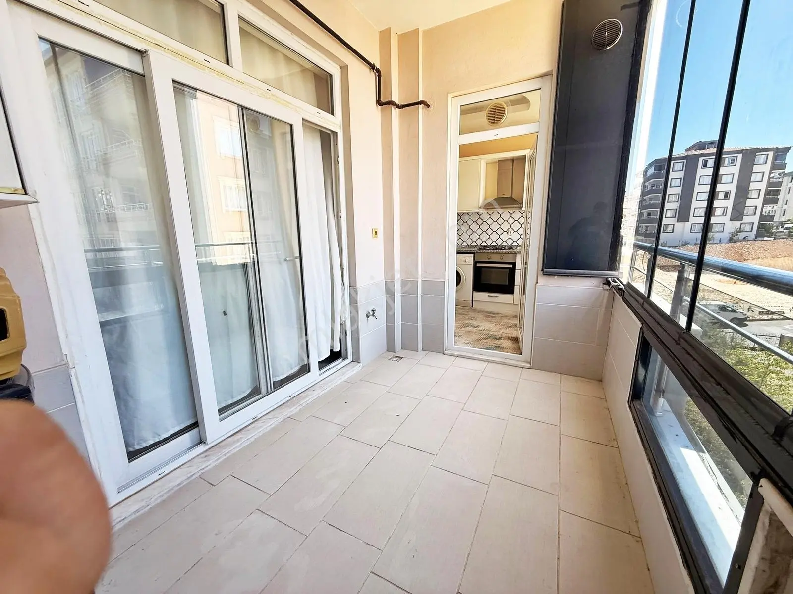 Karacaahmet'te Az Katlı Site İçi Arakat Cam Balkon Bakımlı 2+1 — fotoğraf 4
