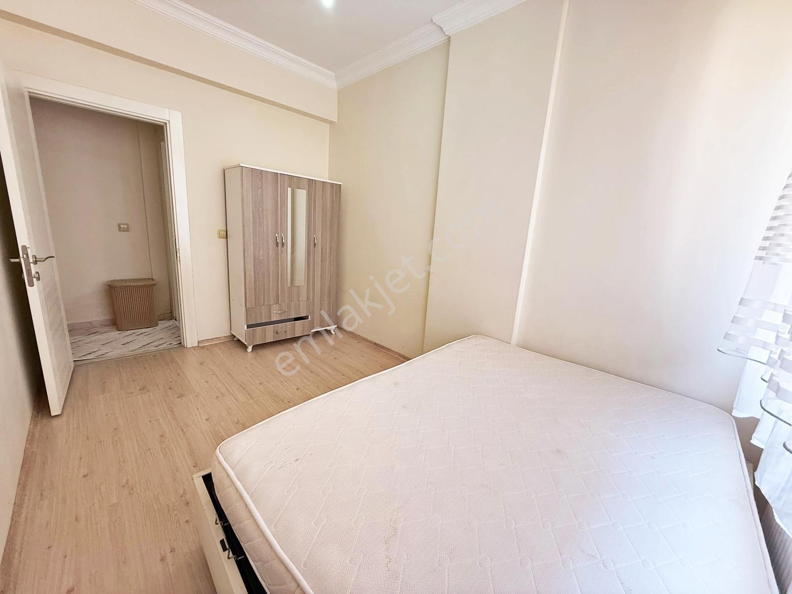 Karacaahmet'te Az Katlı Site İçi Arakat Cam Balkon Bakımlı 2+1 — fotoğraf 8