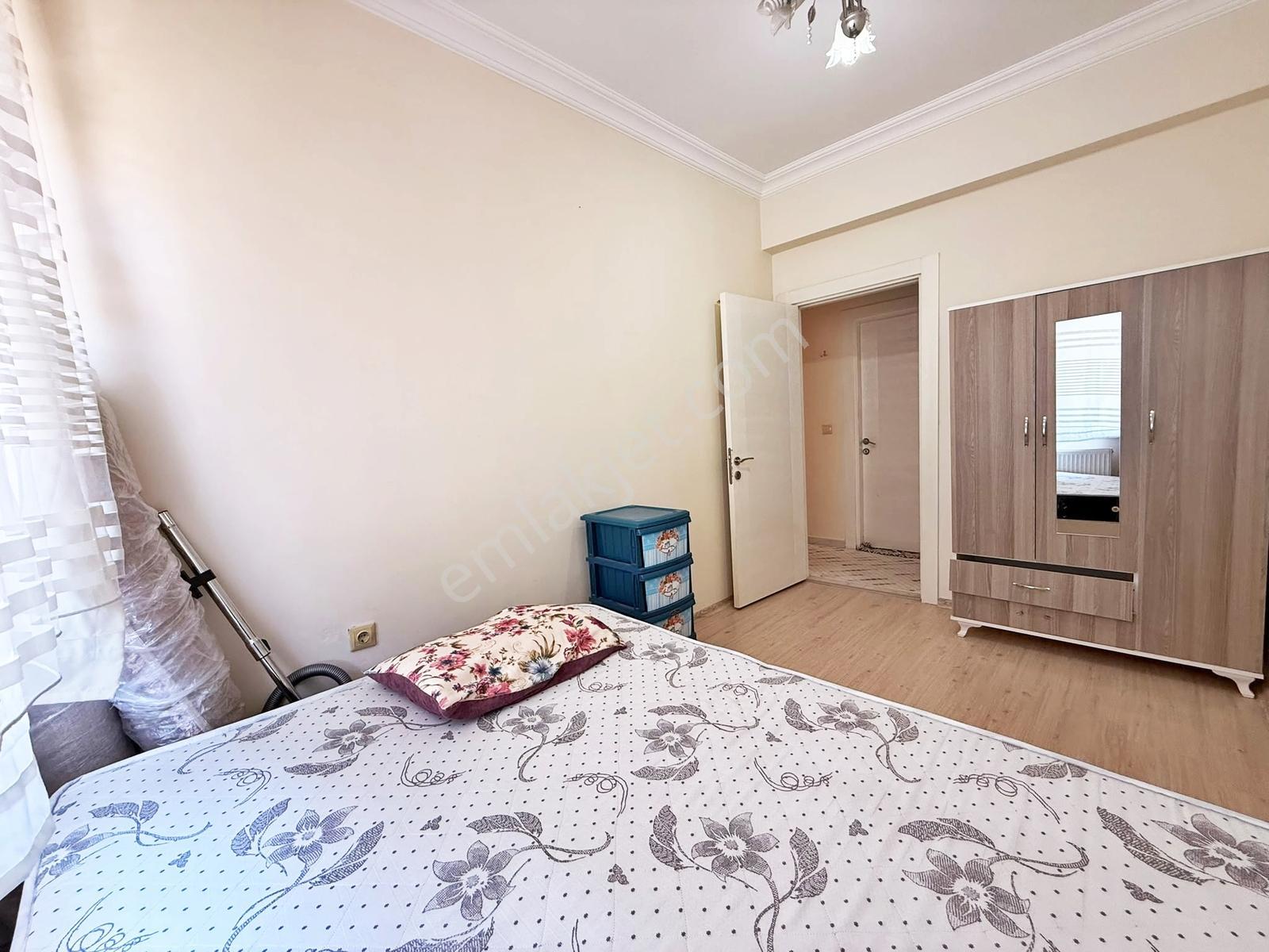 Karacaahmet'te Az Katlı Site İçi Arakat Cam Balkon Bakımlı 2+1 — fotoğraf 11