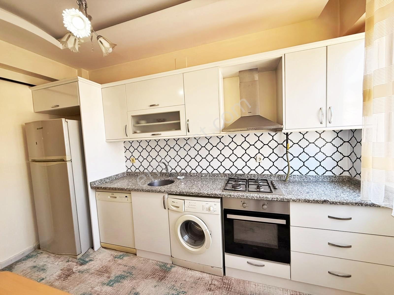Karacaahmet'te Az Katlı Site İçi Arakat Cam Balkon Bakımlı 2+1 — fotoğraf 16