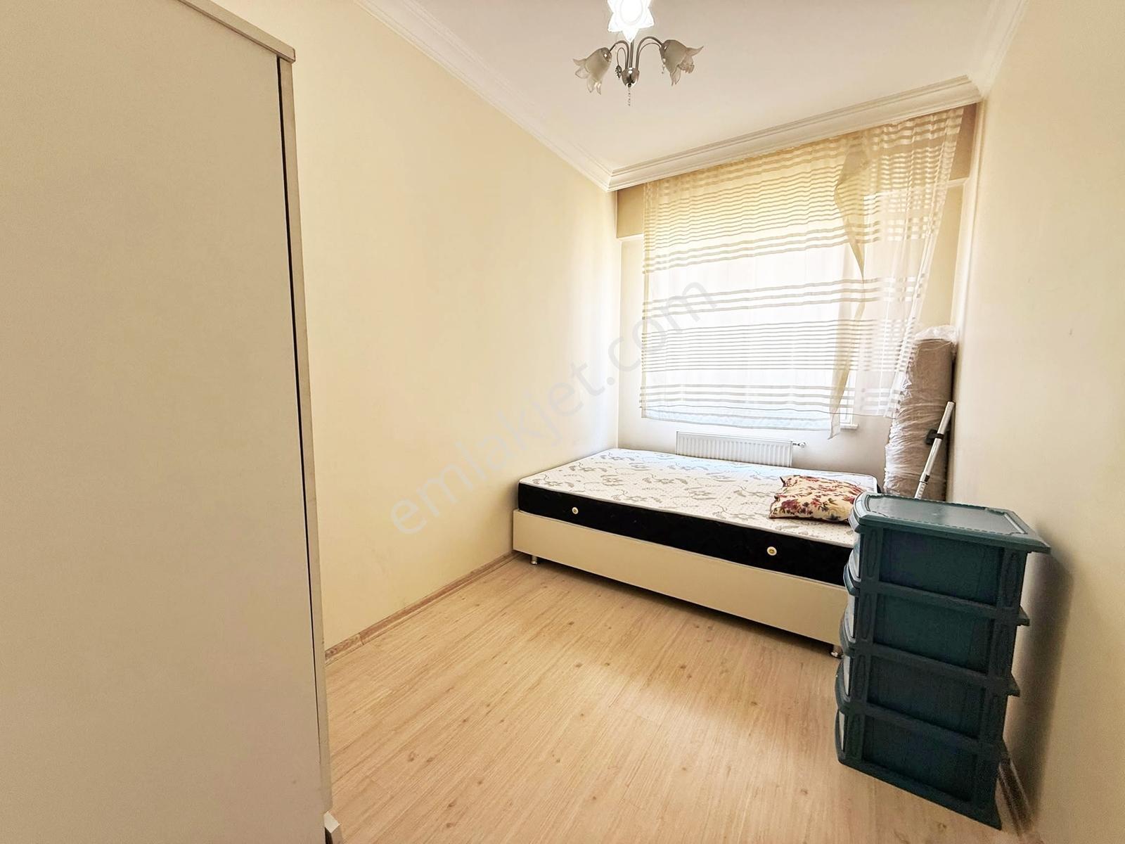 Karacaahmet'te Az Katlı Site İçi Arakat Cam Balkon Bakımlı 2+1 — fotoğraf 25