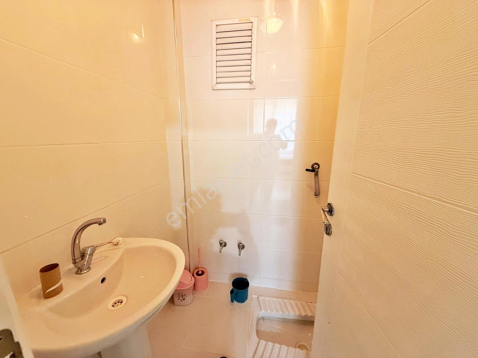 Karacaahmet'te Az Katlı Site İçi Arakat Cam Balkon Bakımlı 2+1 — fotoğraf 27