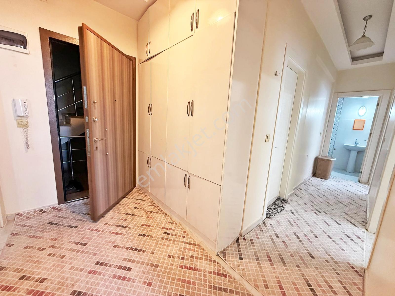Karacaahmet'te Az Katlı Site İçi Arakat Cam Balkon Bakımlı 2+1 — fotoğraf 30