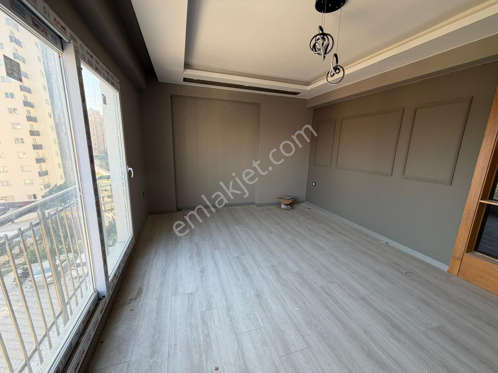 Osmangazi Mahallesinde Site İçerisinde 3+1 Kapalı Mutfak Satılık Daire — fotoğraf 2