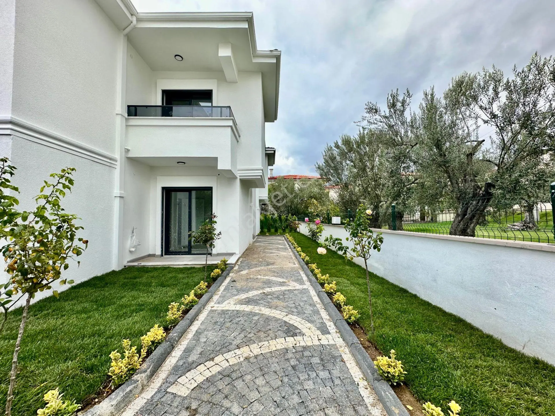 ꧁ay Emlaktan꧂küçükkuyu Mıhlı'da Lüks Butik Sitede Denize 300 M Bahçe Kullanımlı Satılık 2+1 Daire — fotoğraf 9