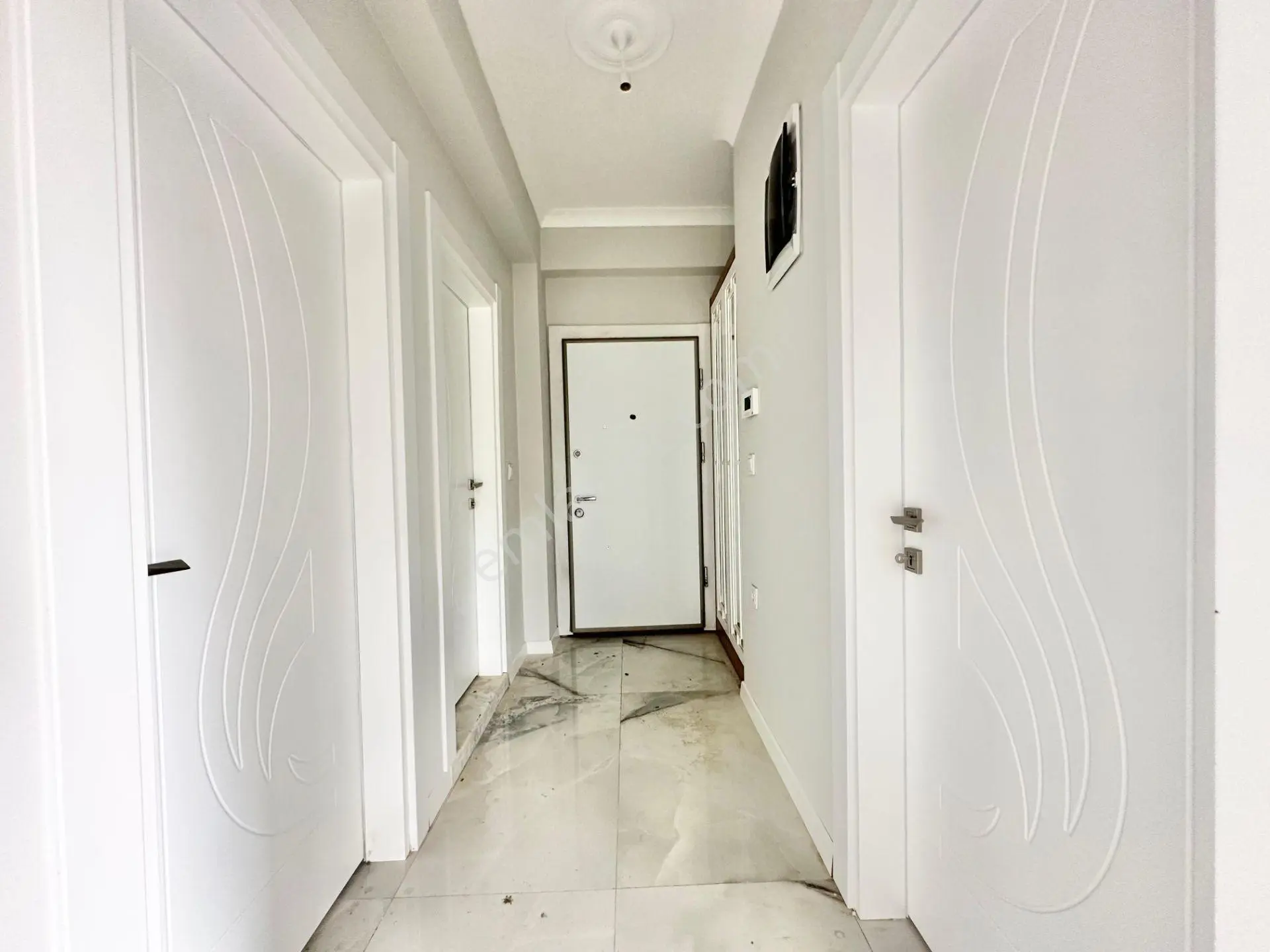 ꧁ay Emlaktan꧂küçükkuyu Mıhlı'da Lüks Butik Sitede Denize 300 M Bahçe Kullanımlı Satılık 2+1 Daire — fotoğraf 14