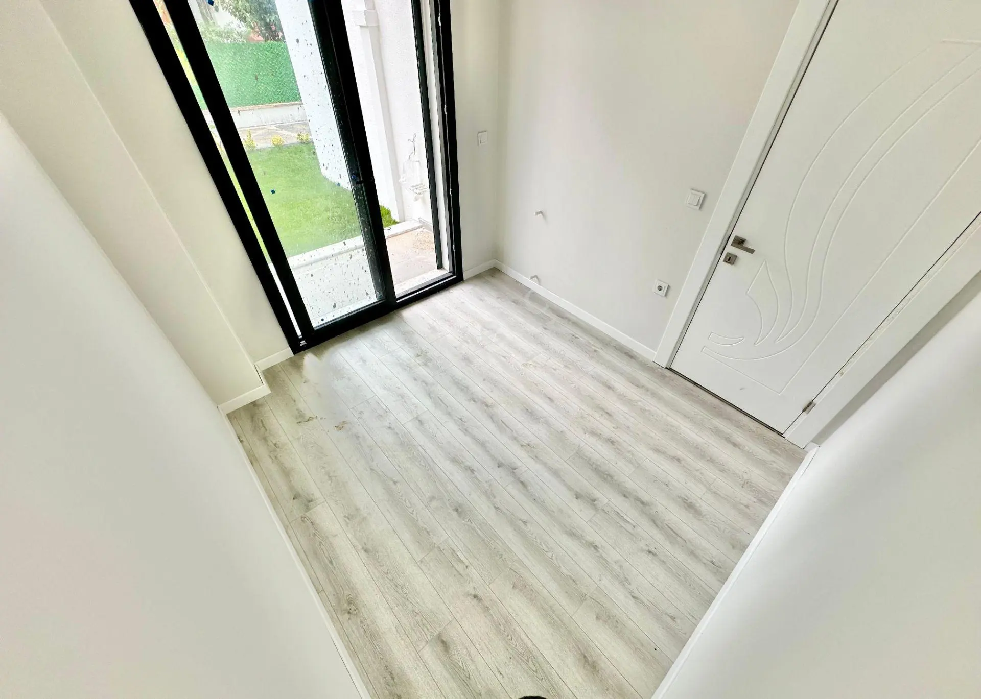 ꧁ay Emlaktan꧂küçükkuyu Mıhlı'da Lüks Butik Sitede Denize 300 M Bahçe Kullanımlı Satılık 2+1 Daire — fotoğraf 20