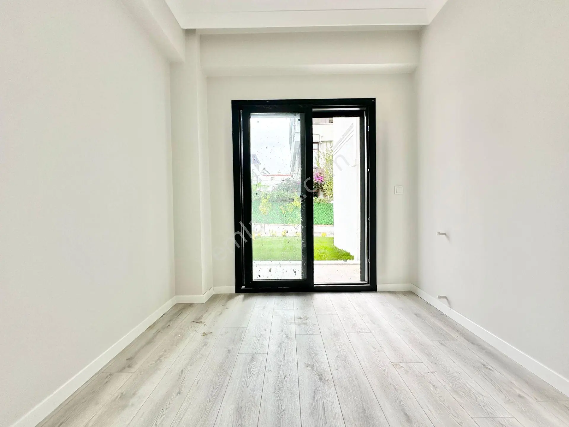 ꧁ay Emlaktan꧂küçükkuyu Mıhlı'da Lüks Butik Sitede Denize 300 M Bahçe Kullanımlı Satılık 2+1 Daire — fotoğraf 22