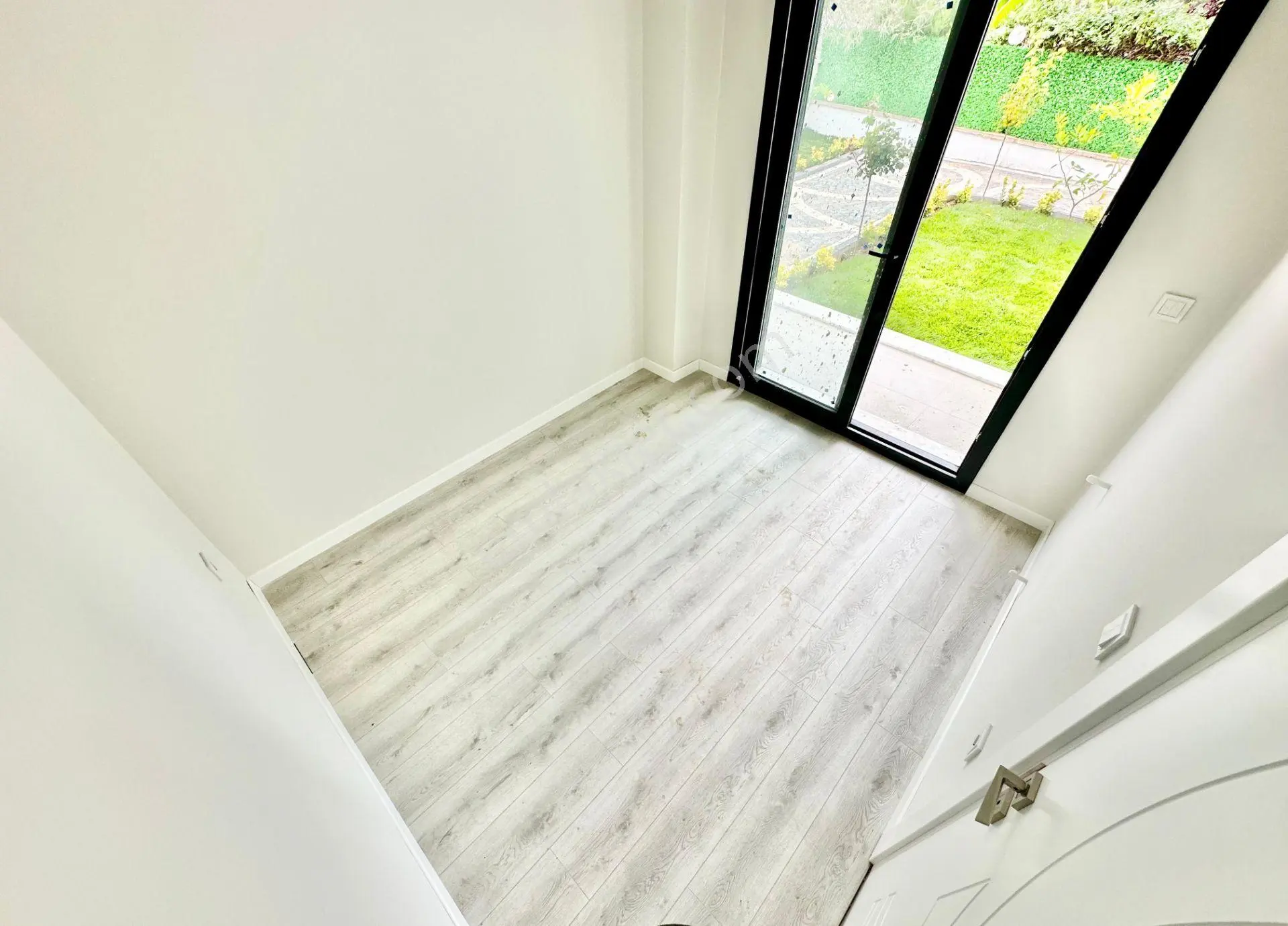 ꧁ay Emlaktan꧂küçükkuyu Mıhlı'da Lüks Butik Sitede Denize 300 M Bahçe Kullanımlı Satılık 2+1 Daire — fotoğraf 23