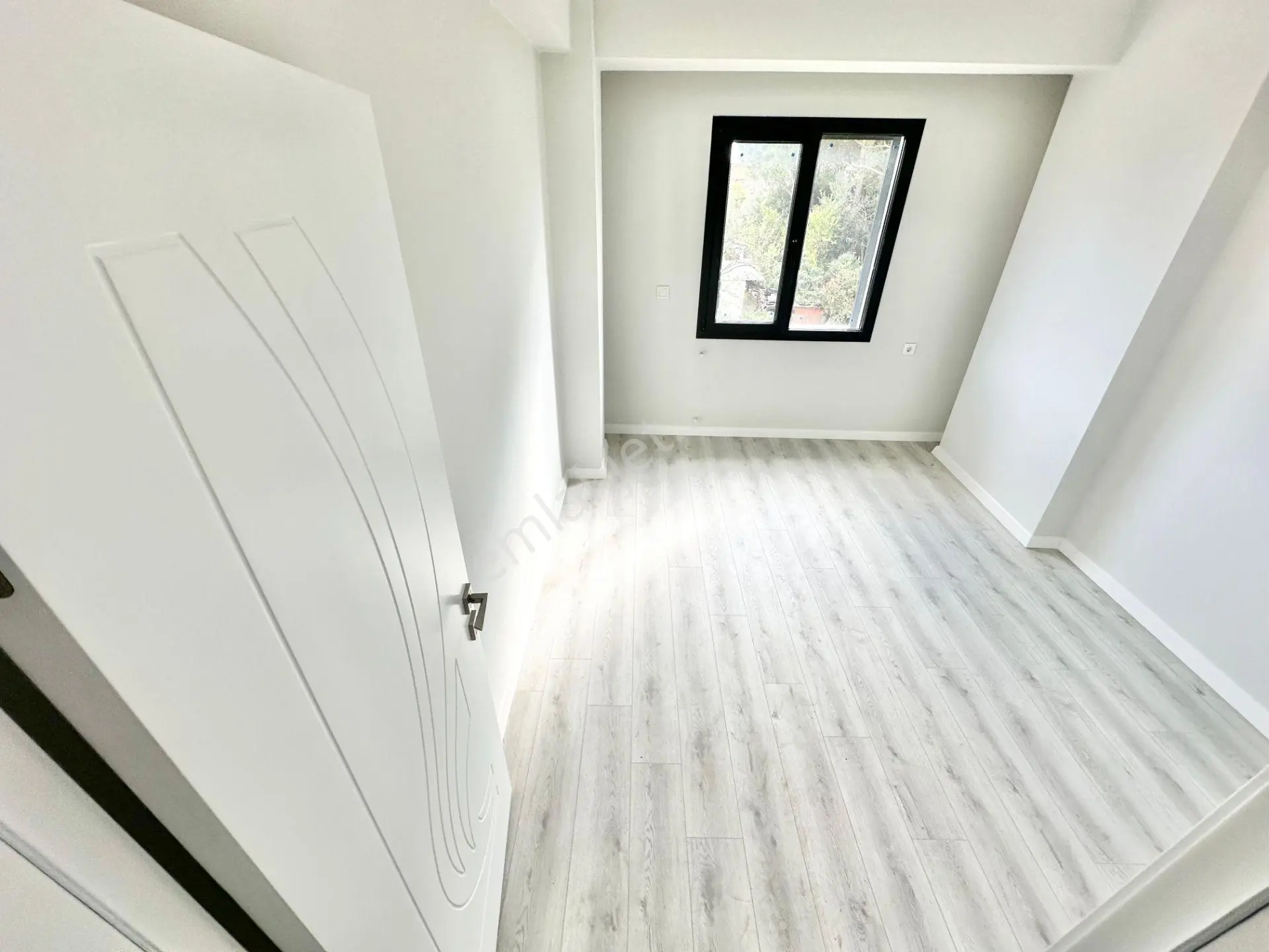 ꧁ay Emlaktan꧂küçükkuyu Mıhlı'da Lüks Butik Sitede Denize 300 M Bahçe Kullanımlı Satılık 2+1 Daire — fotoğraf 31