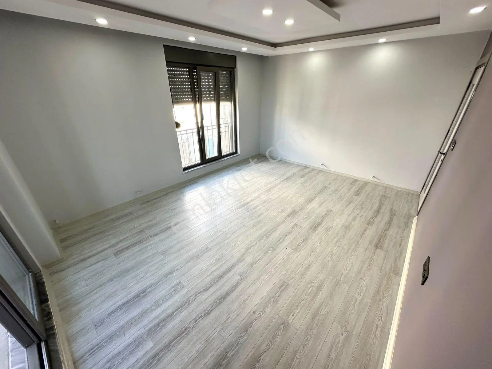Referans'tan Altınkum'da Ön Cephe Ara Kat Oturmaya Hazır 2+1 Daire — fotoğraf 14