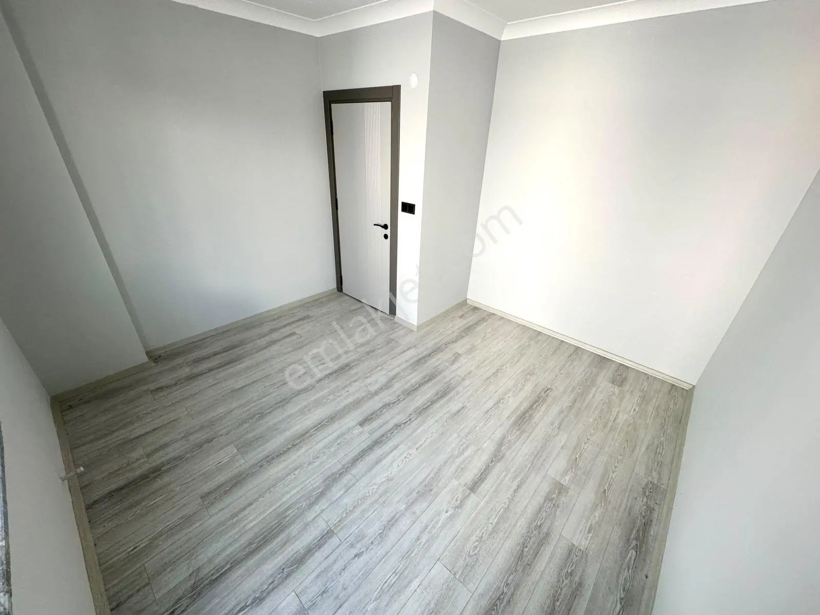 Referans'tan Altınkum'da Ön Cephe Ara Kat Oturmaya Hazır 2+1 Daire — fotoğraf 18