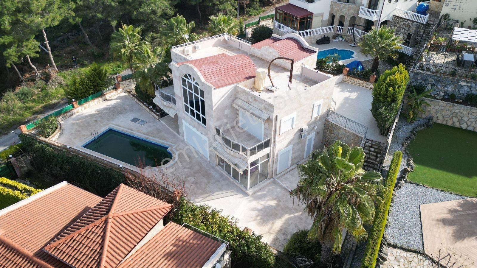 Kuşadası Satılık Soğucak Mevkii 4+1 Tek Müstakil Villa