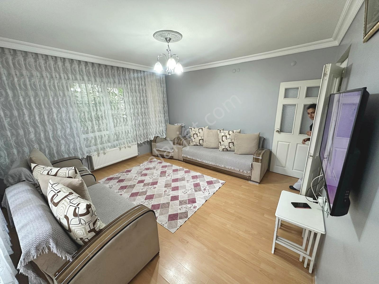 Neşet Ertaş Caddesinde Ön Cephe Yapılı Satılık 3+1 Daire — fotoğraf 2