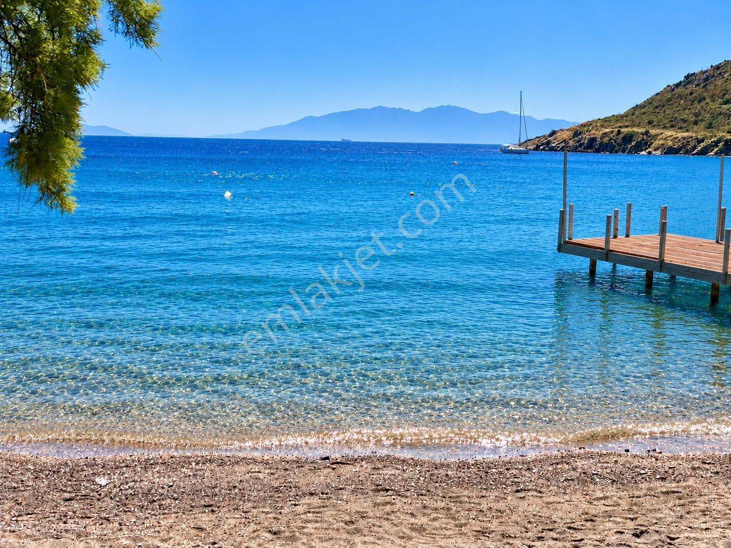Bodrum,Akyarlar'Da,Denize Sıfır,Özel Plajlı,4+1,Bahçeli,Villa