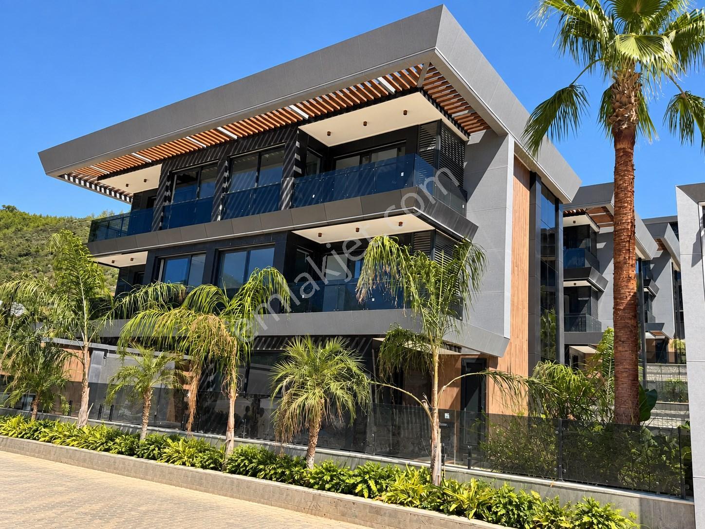Alanya Oba Lüx Komplex İçerisinde Satılık Özel Havuzlu Muhteşem Villa