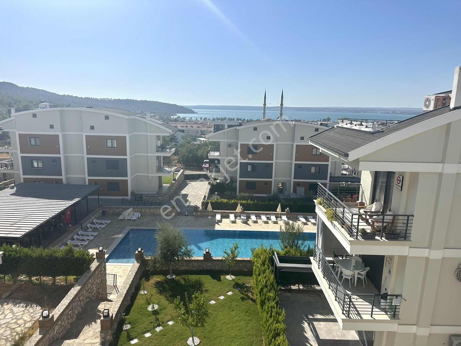 Akbükte Olimpik Havuzlu Sitede 3+1 Geniş Teraslı Daire