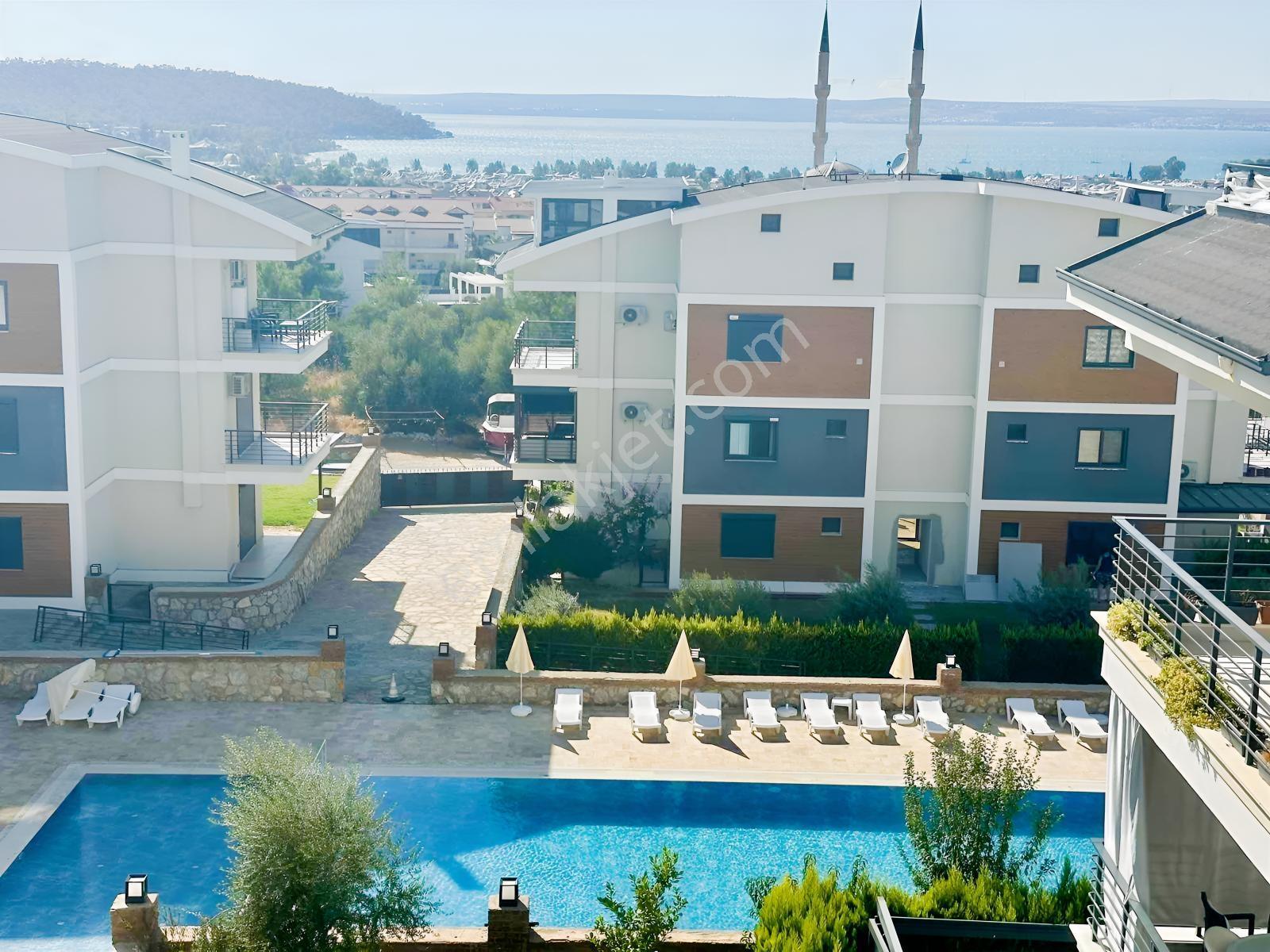 Akbükte Olimpik Havuzlu Sitede 3+1 Geniş Teraslı Daire — fotoğraf 2