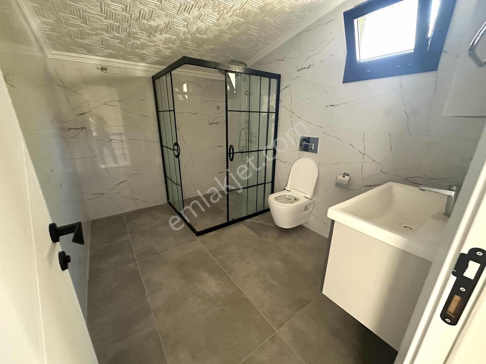 Akbükte Olimpik Havuzlu Sitede 3+1 Geniş Teraslı Daire — fotoğraf 9