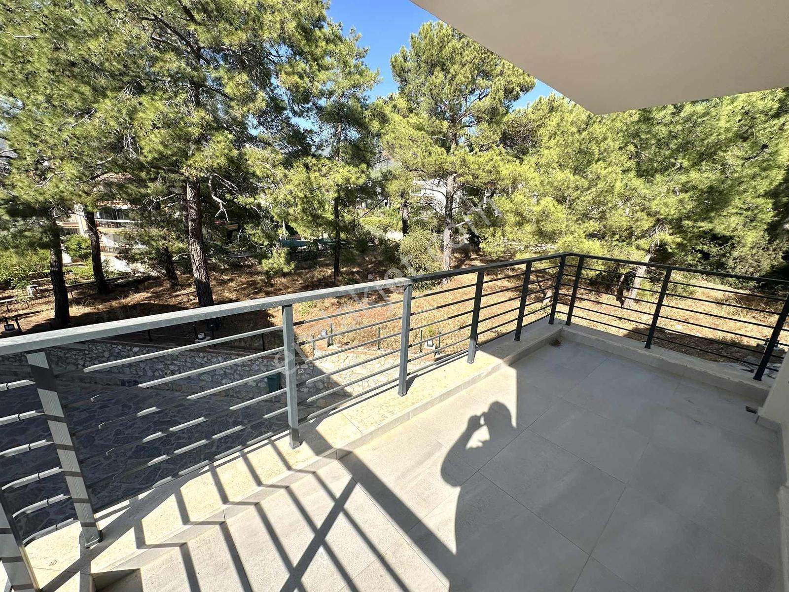 Akbükte Olimpik Havuzlu Sitede 3+1 Geniş Teraslı Daire — fotoğraf 23