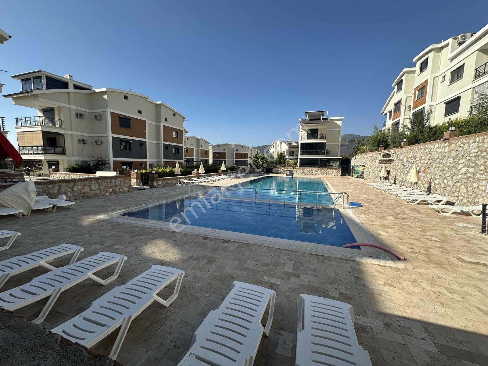 Akbükte Olimpik Havuzlu Sitede 3+1 Geniş Teraslı Daire — fotoğraf 31