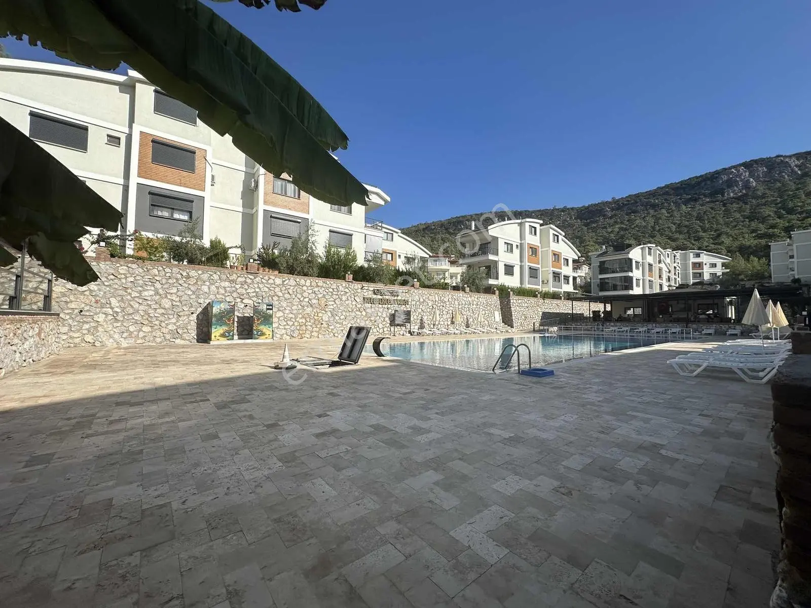Didim Akbükte Havuzlu Sitede Bahçe Katı Geniş 2+1 Daire — fotoğraf 9