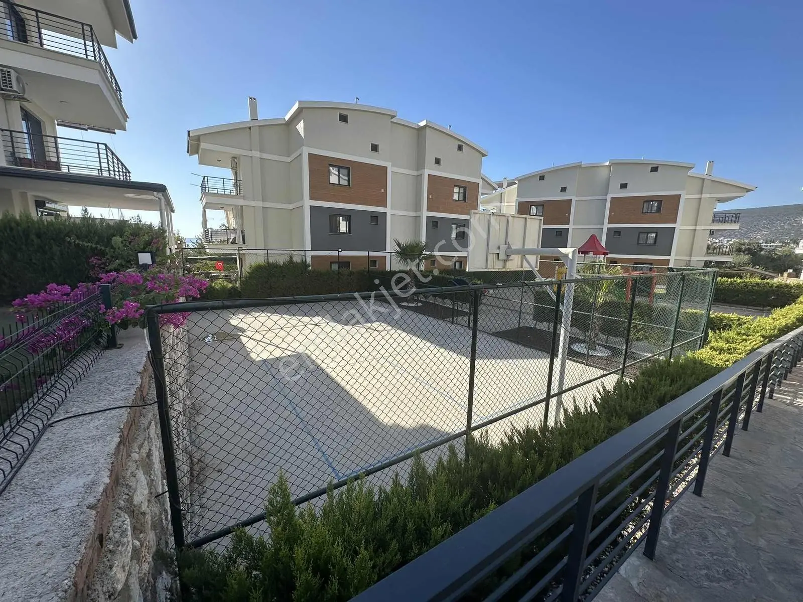 Didim Akbükte Havuzlu Sitede Bahçe Katı Geniş 2+1 Daire — fotoğraf 11