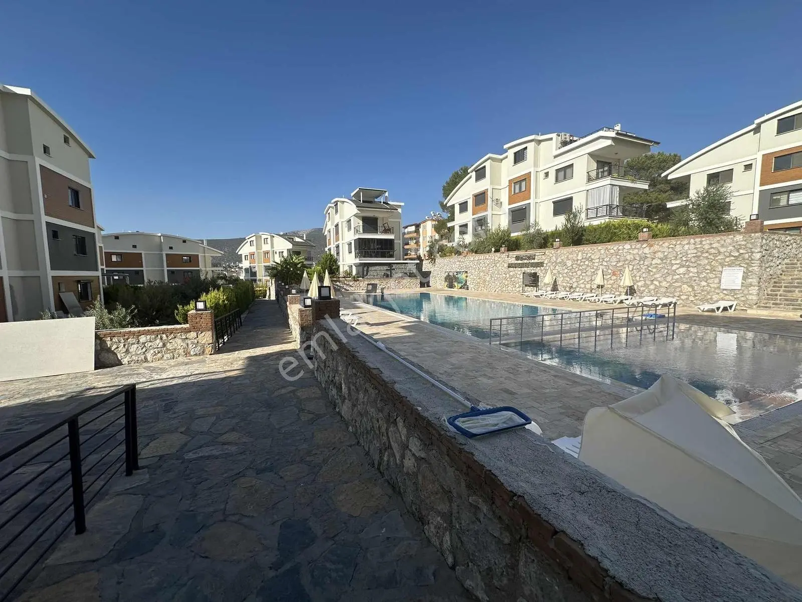 Didim Akbükte Havuzlu Sitede Bahçe Katı Geniş 2+1 Daire — fotoğraf 12