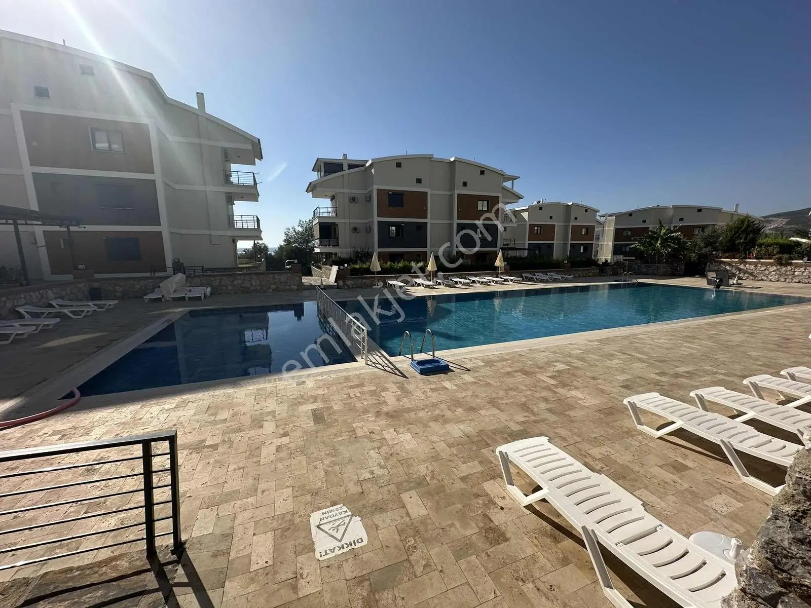 Didim Akbükte Havuzlu Sitede Bahçe Katı Geniş 2+1 Daire — fotoğraf 15