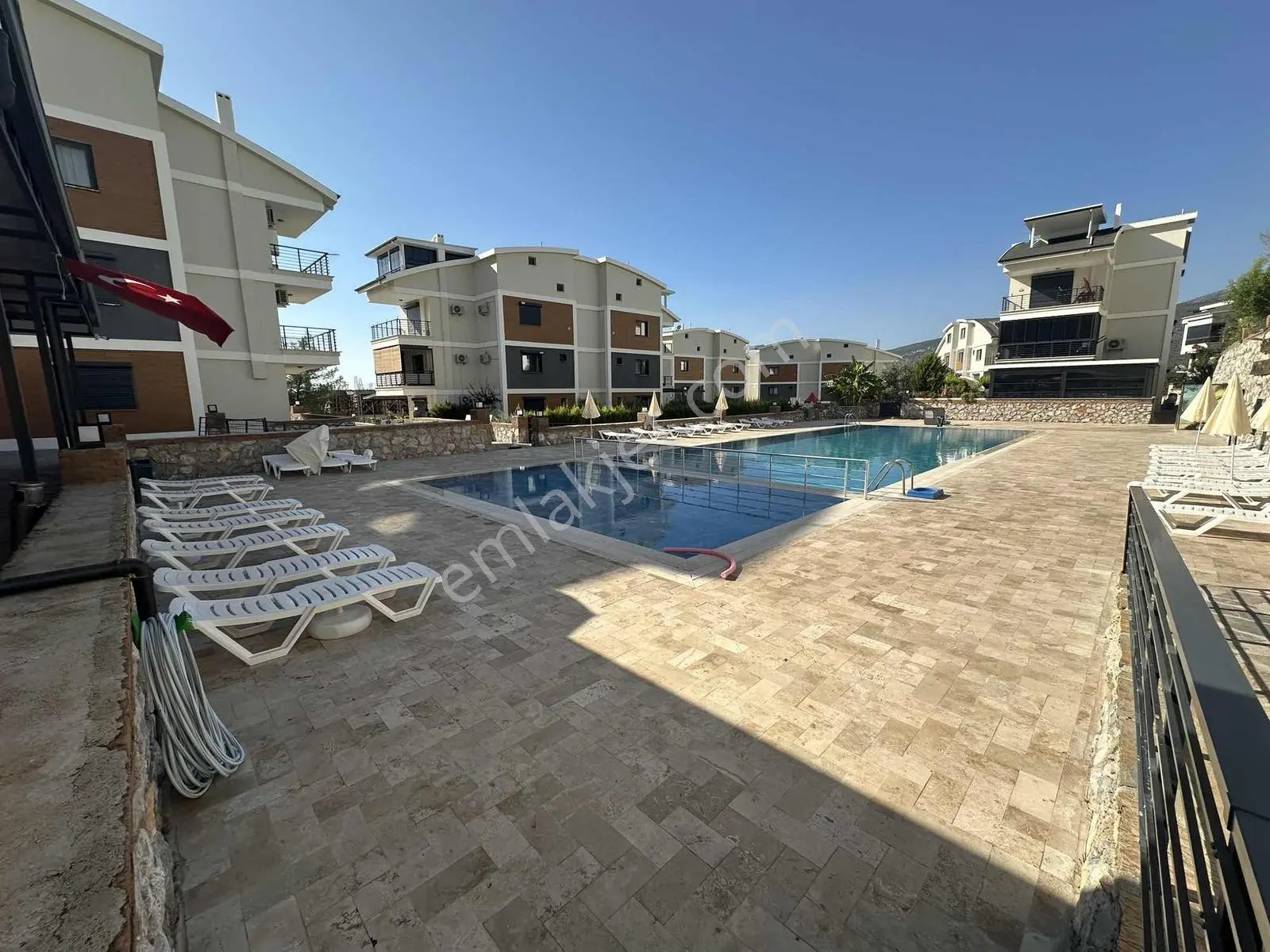 Didim Akbükte Havuzlu Sitede Bahçe Katı Geniş 2+1 Daire — fotoğraf 17
