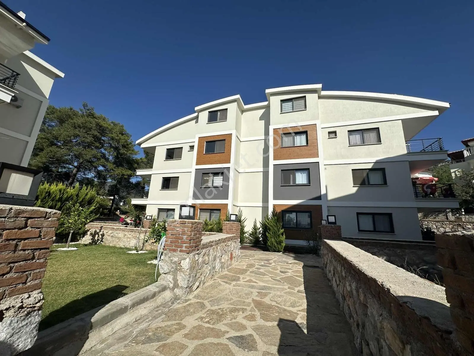 Didim Akbükte Havuzlu Sitede Bahçe Katı Geniş 2+1 Daire — fotoğraf 18