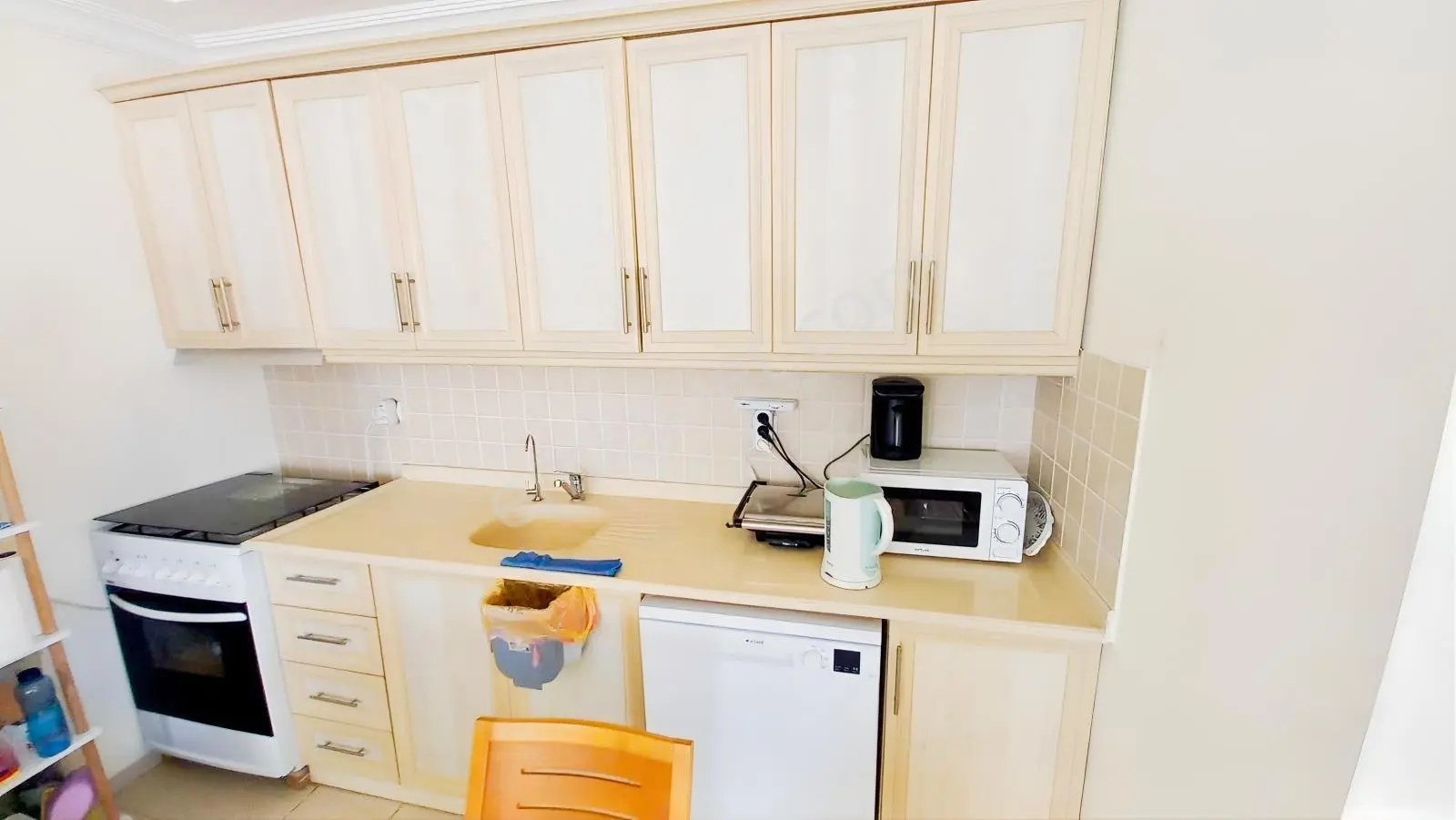 Denize Yürüme Mesafesinde Eşyalı 2+1 Ön Cephe Daire — fotoğraf 4