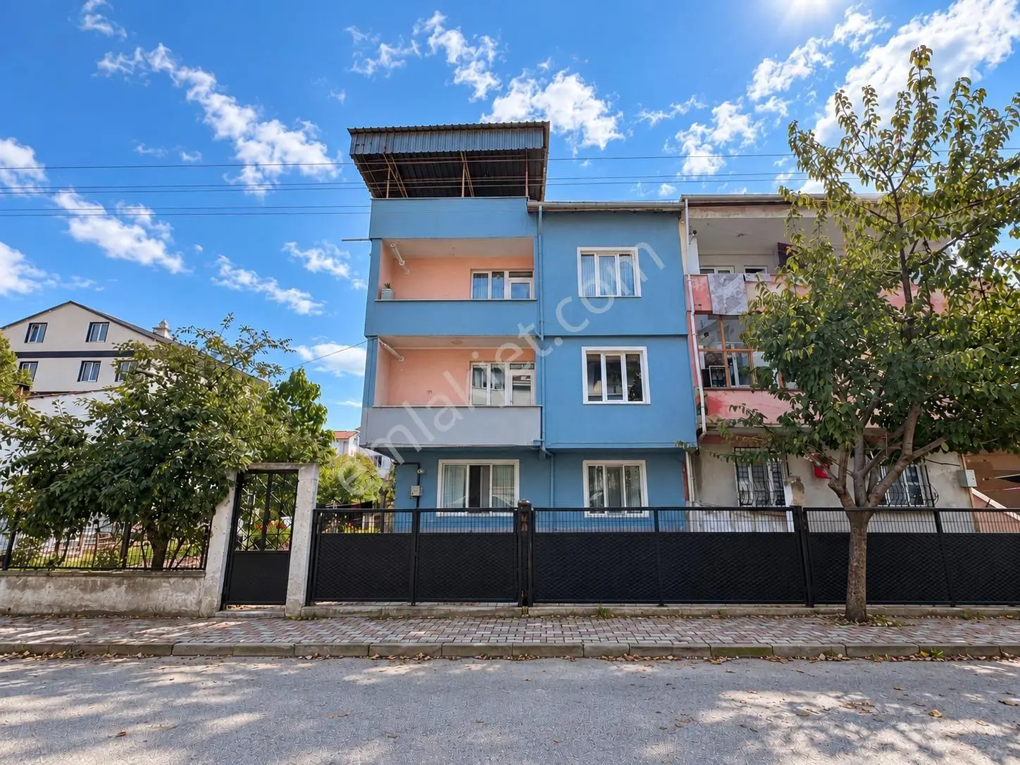 Roma' Dan Akhisar Mahallesi' Nde Satılık Daire