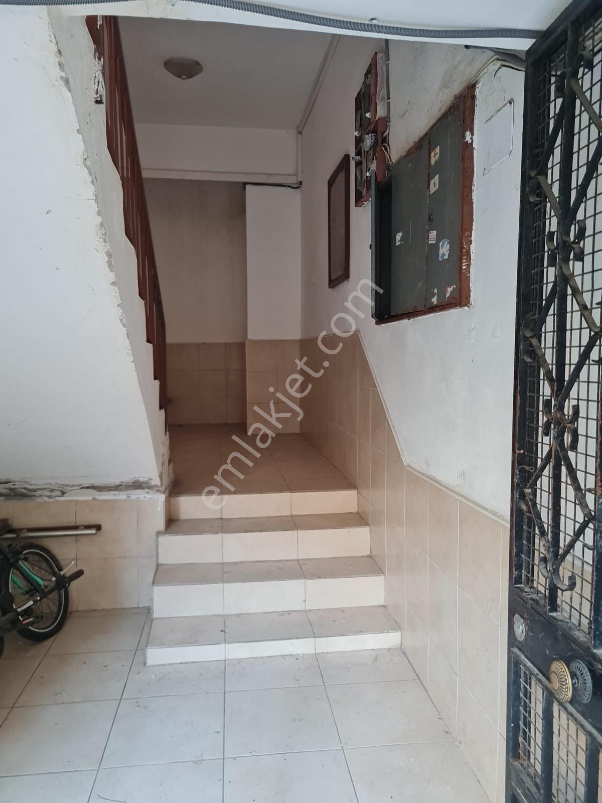 Alanya Güllerpınarında Satılık 2. Kat 2+1 Eşyalı Daire — fotoğraf 3