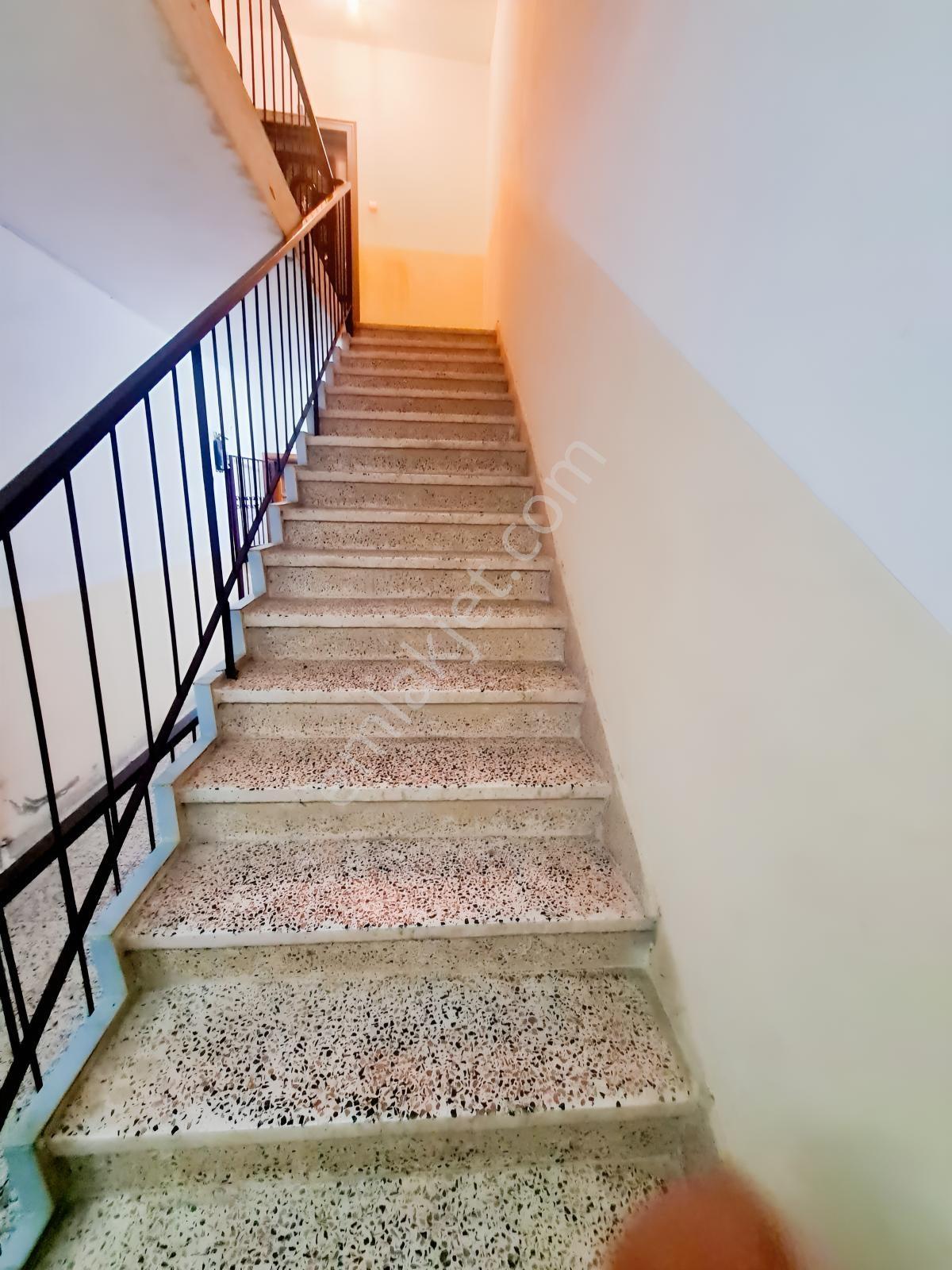 Alanya Güllerpınarında Satılık 2. Kat 2+1 Eşyalı Daire — fotoğraf 5