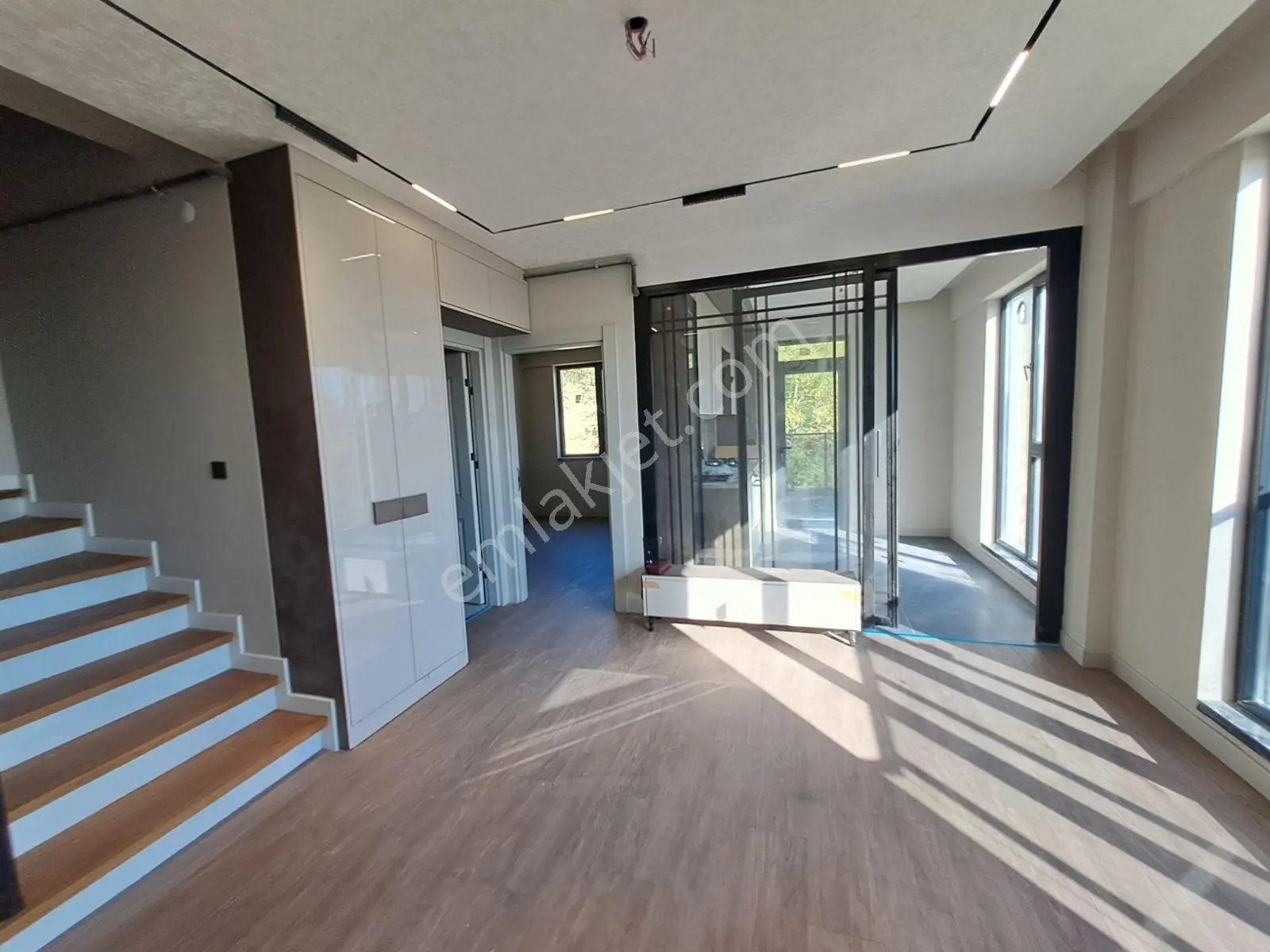 Alaçatı Gayrimenkulden Bağjmsız Mutfaklı Satılık 3+1 Daire — fotoğraf 3