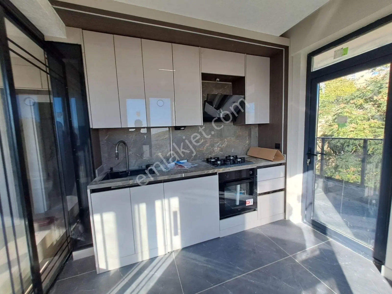 Alaçatı Gayrimenkulden Bağjmsız Mutfaklı Satılık 3+1 Daire — fotoğraf 8