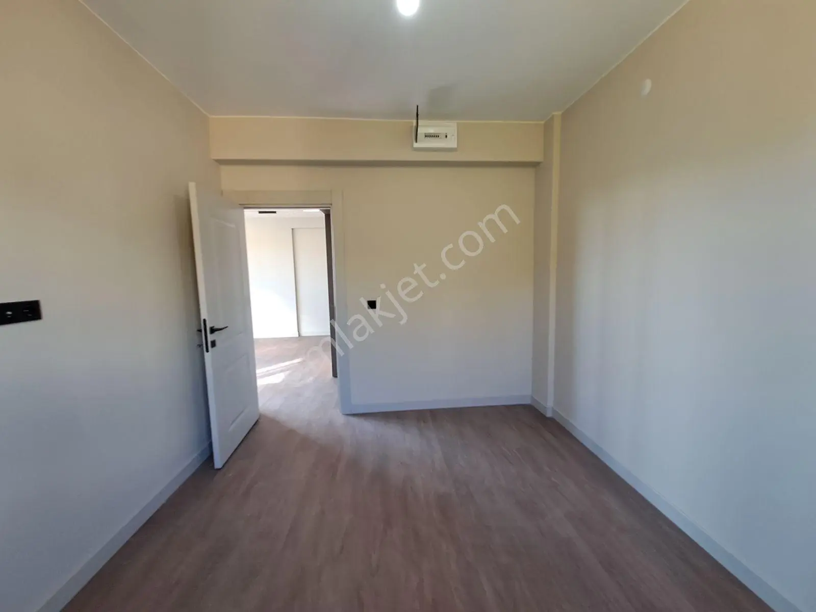 Alaçatı Gayrimenkulden Bağjmsız Mutfaklı Satılık 3+1 Daire — fotoğraf 18