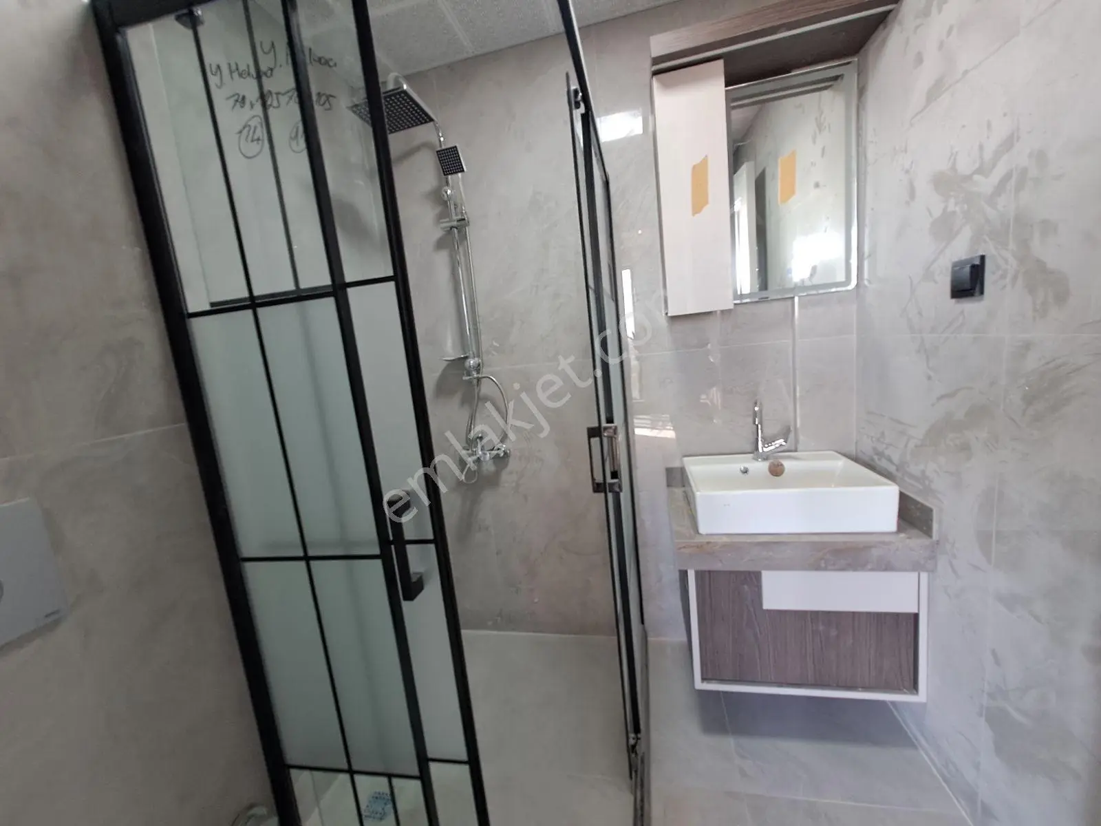 Alaçatı Gayrimenkulden Bağjmsız Mutfaklı Satılık 3+1 Daire — fotoğraf 19